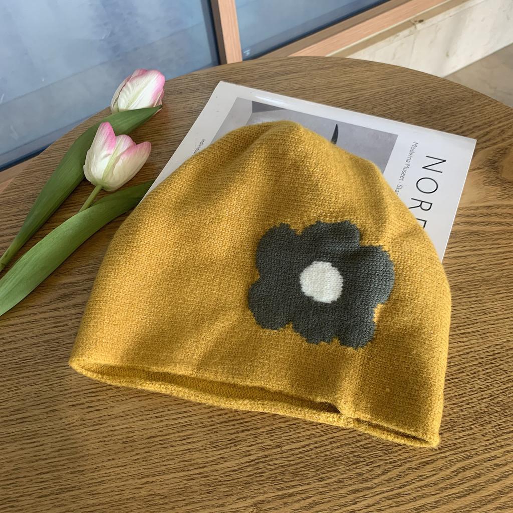 Korean Designer Retro Flower Knit Hat Women Fashionable Warm Ear Muff Pile Cap Tide жёлтый