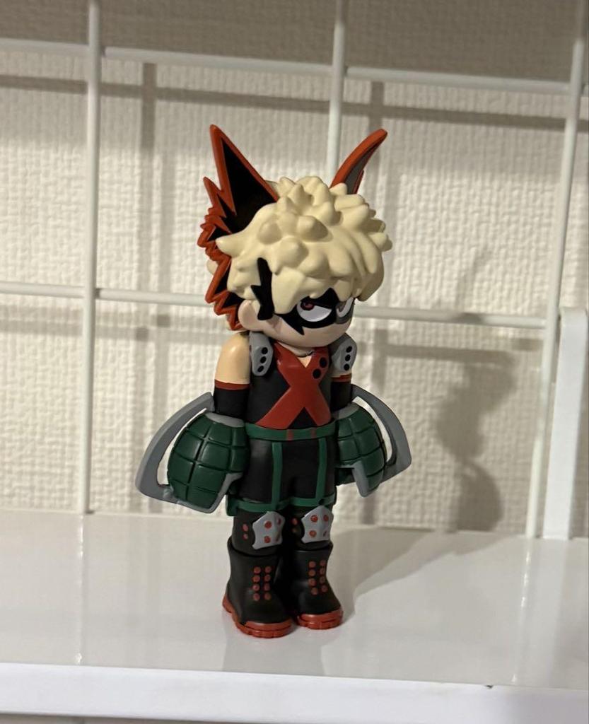 [USED] My Hero Academia Bakugo Katsuki Giroli Mini Figure x 1, Postcards x 7