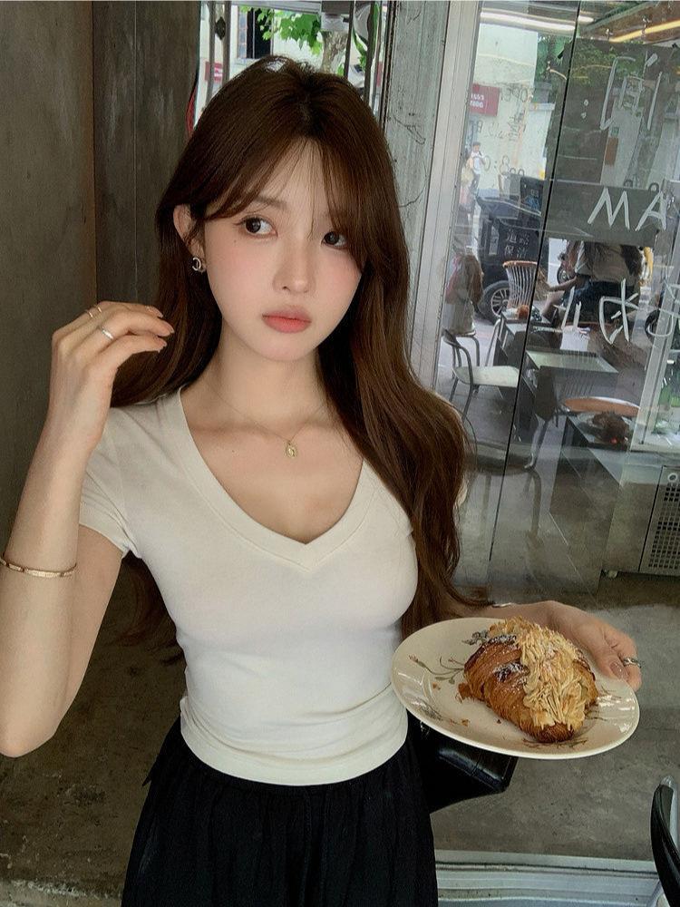 Sweet sister, be careful with V-neck solid color short-sleeved T-shirt, women's summer new slim-fitting and thin top