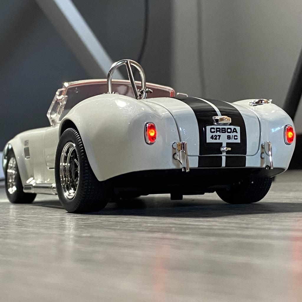 1:24 Ford Shelby Cobra 427 Roadster 1965 S/C Alloy Die & Casting Model Car High Simulation Classic Collectibles Birthday Present