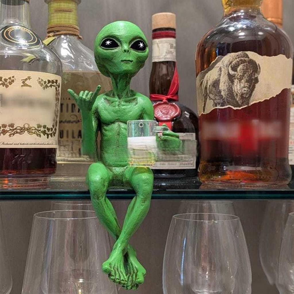 Beer Drinking Alien Statue Resin Novelty Collectible Funny Desktop Decoration For Adults Desk Bedroom Garden Outdoor Shelf Decor