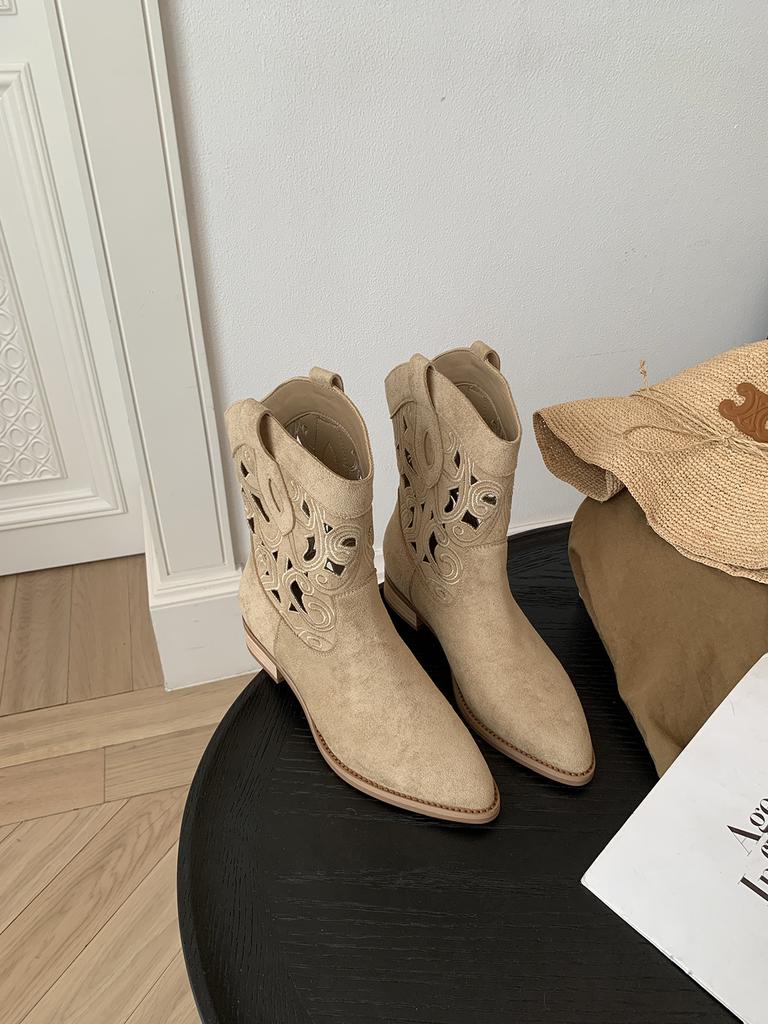 Cowhide version of grape mother, two versions of the same style~ Spice girl pointed head hollow embroidery medium and short tube thick heel western 