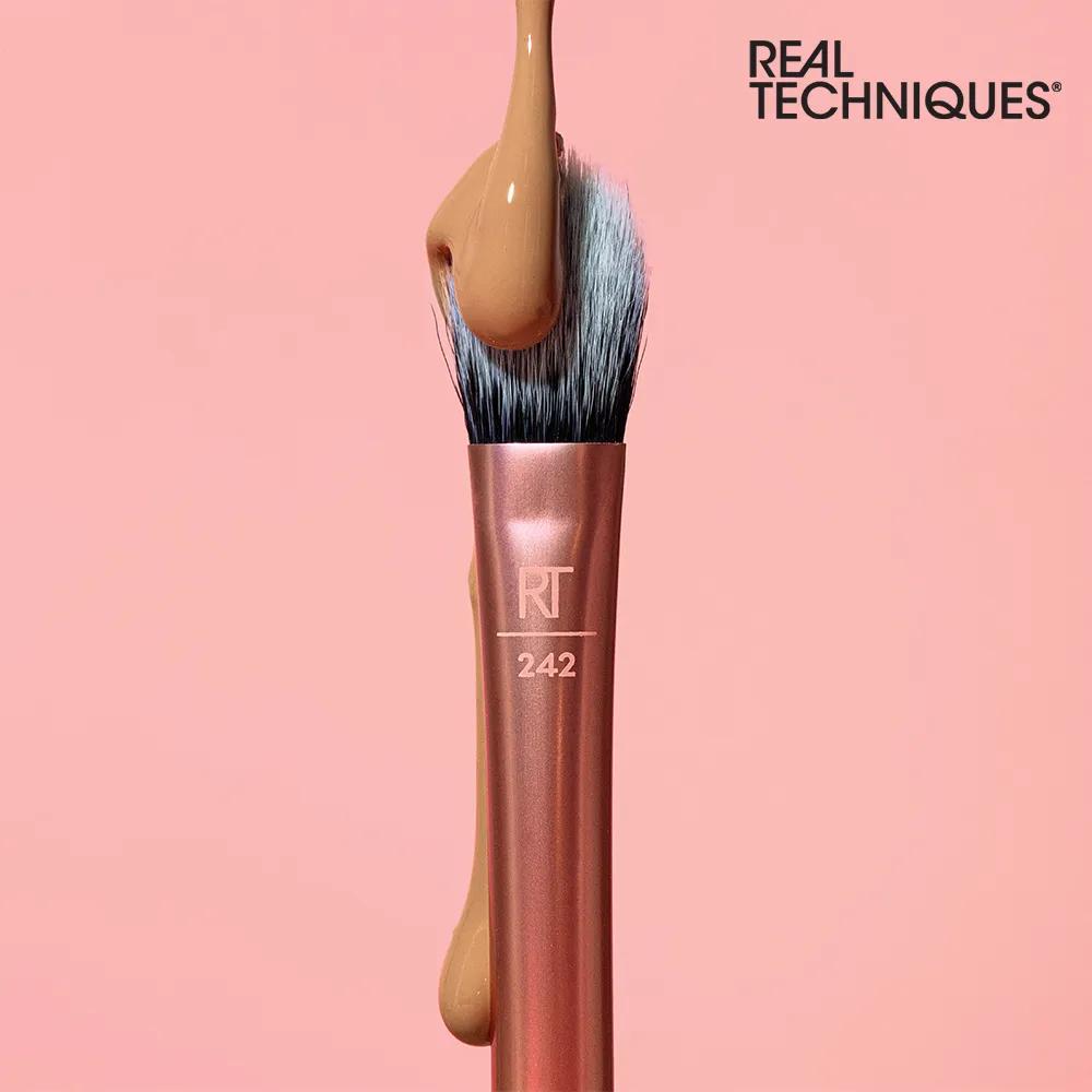 REAL TECHNIQUES Brightening Concealer Brush