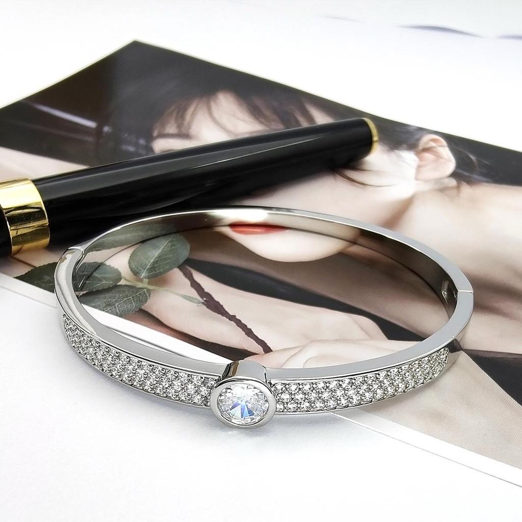 Round Zircon Bracelet: European and American Light Luxury Style, Versatile Half-Circle Design with Full Diamond Setting for Women.
