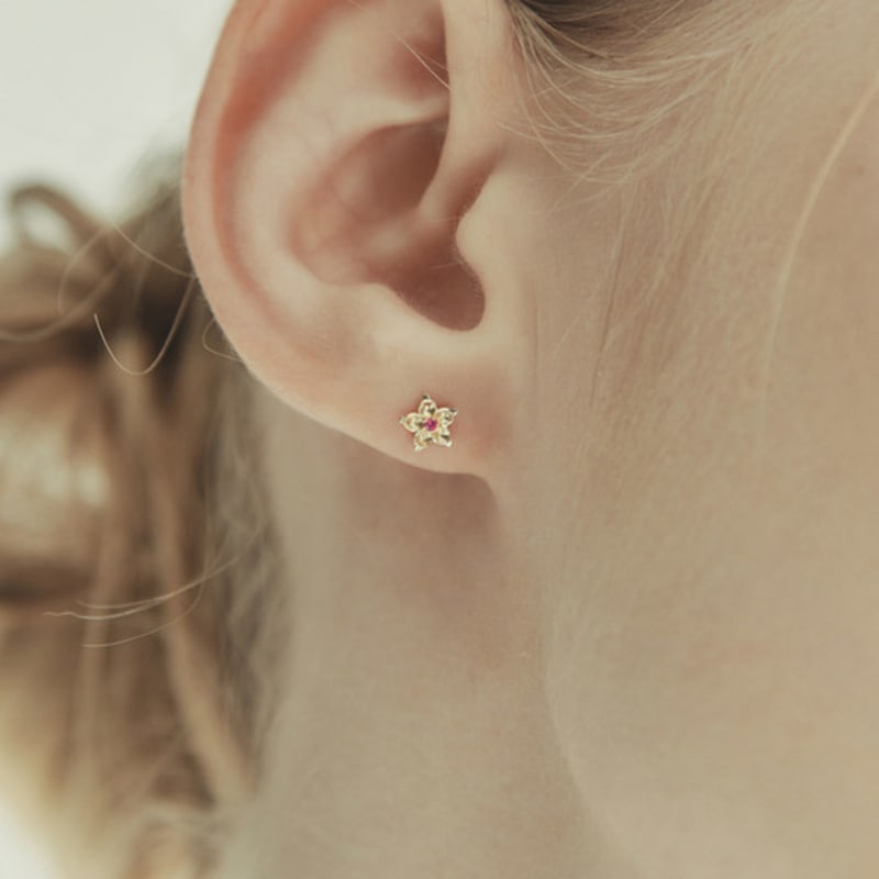 LUNNE 14k Ruby Gold Flower Earrings (14k Gold) #B04