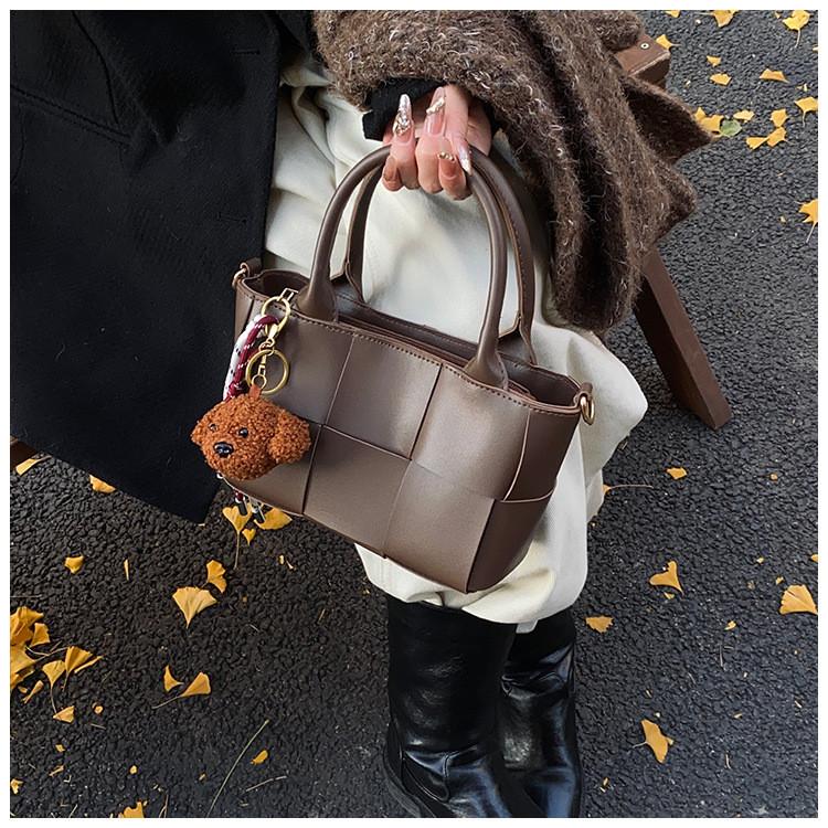 IELGY Woven Style Portable Bucket Bag Simple Commuter Messenger Bag