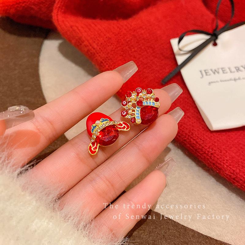 National style red Huadan Xiaosheng earrings new Chinese cheongsam Peking Opera face earrings temperament festive earrings