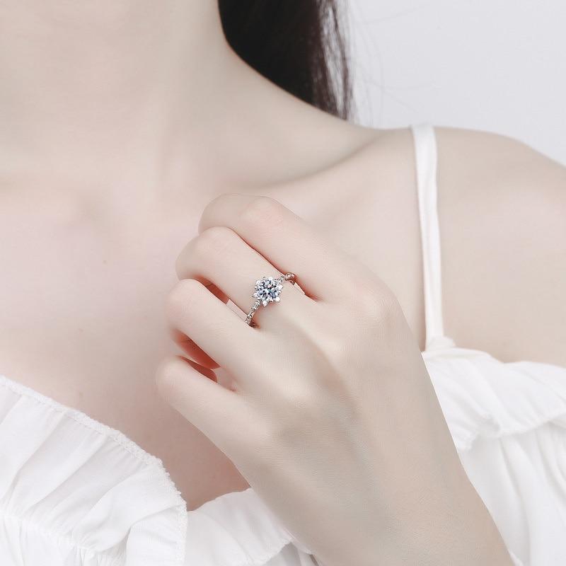 Bague Ringen Snowflake Rings 1 Carat Colored Moissanite Ring For Women Christmas Gift Romantic Winter Sterling Silver 925 Jewelry