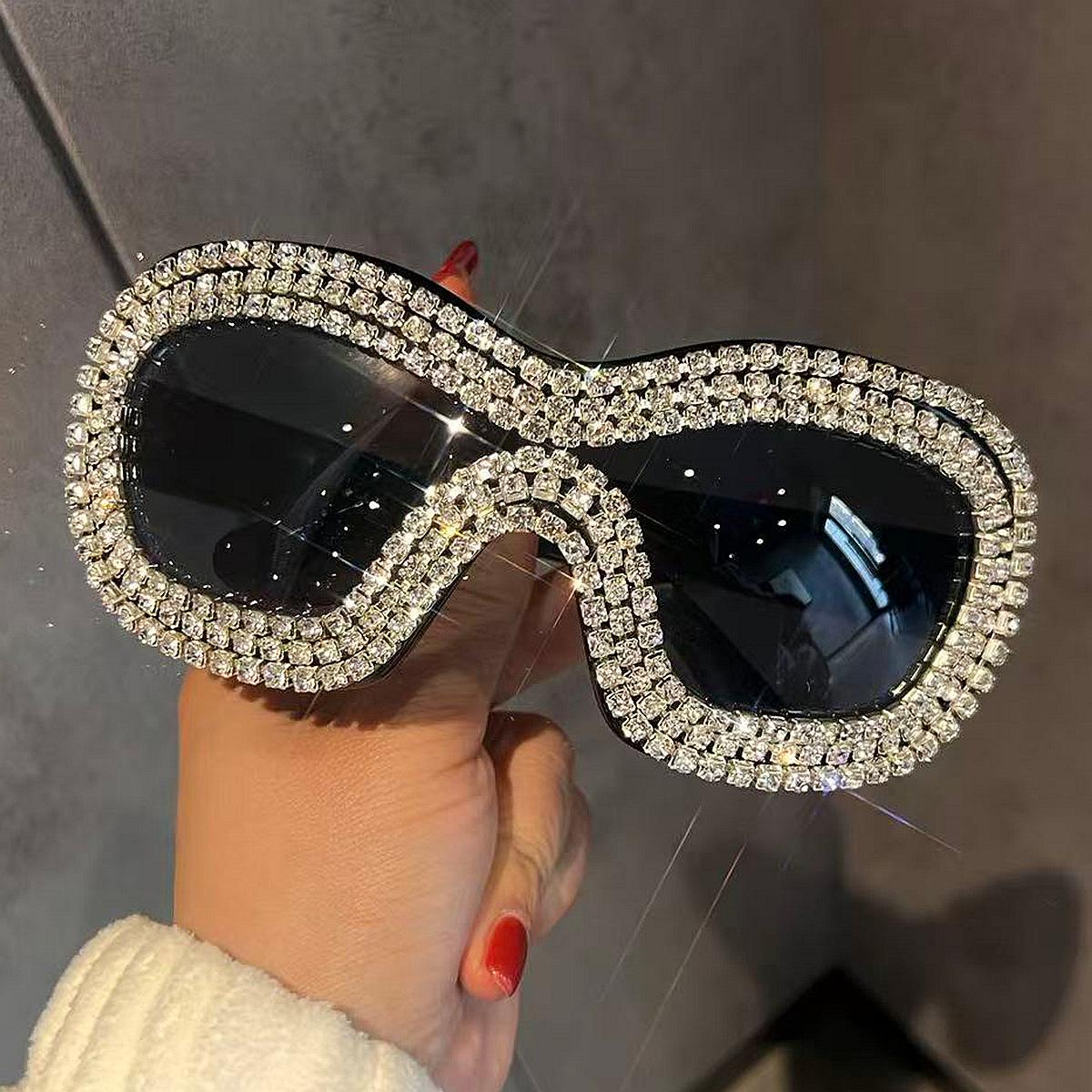 

2026 New y2k Punk Oversized Rhinestone Sunglasses for Women Sparkling One-piece Lenses Large Shades UV400 for Festival Streetwea сірий