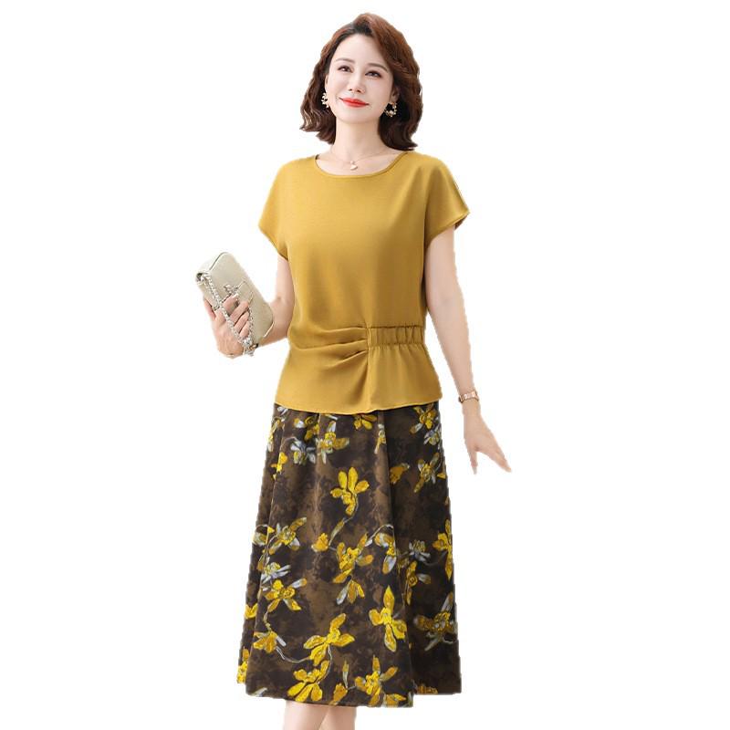 Summer 2025 Mom's Short-Sleeve T-shirt & Skirt Set for Middle-Aged Women