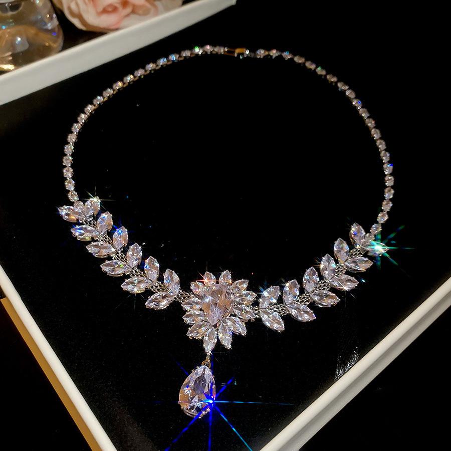 French Court Style Needle Diamond Earrings Necklace Retro Exaggerated Stud Earrings Design Sense Earrings Jewelry Set