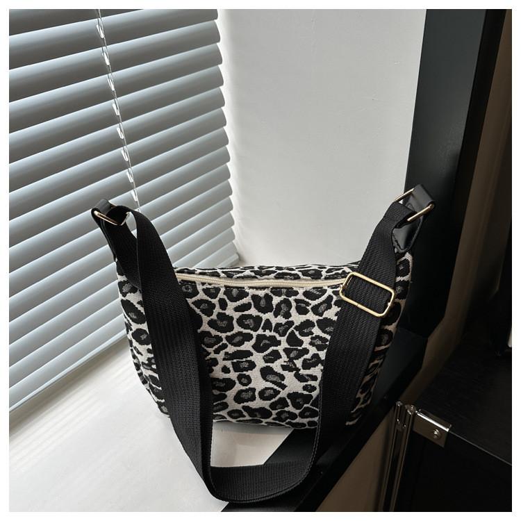 Canvas Tote Bag For Women With Zipper Closure And Phone Pocket For Daily Use