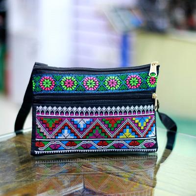 Ethnic Embroidered Flowers Bag Women'S Shoulder Crossbody Bag Large Capacity Mobile Phone Coin Purse Ladies Zipper Pouch