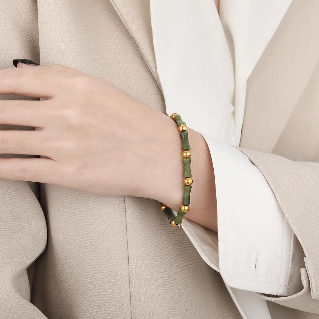 Niche Design Elegant Ancient-Style Gold-Plated Natural Stone Titanium Steel Bracelet for Women