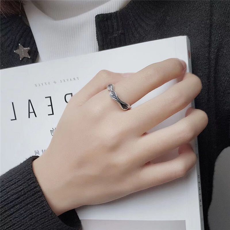 

Silver Eyecatching S925 Ring For Women With Vintage Inspired Lotus And Leaf Motif Perfect For Trendy Jewelry Collections J819