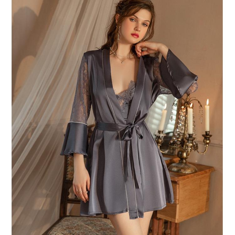 

Элегантная кружевная атласная ночная рубашка: Пижама из шелка с открытой спиной и халатом One Size (up to 67.5kg)