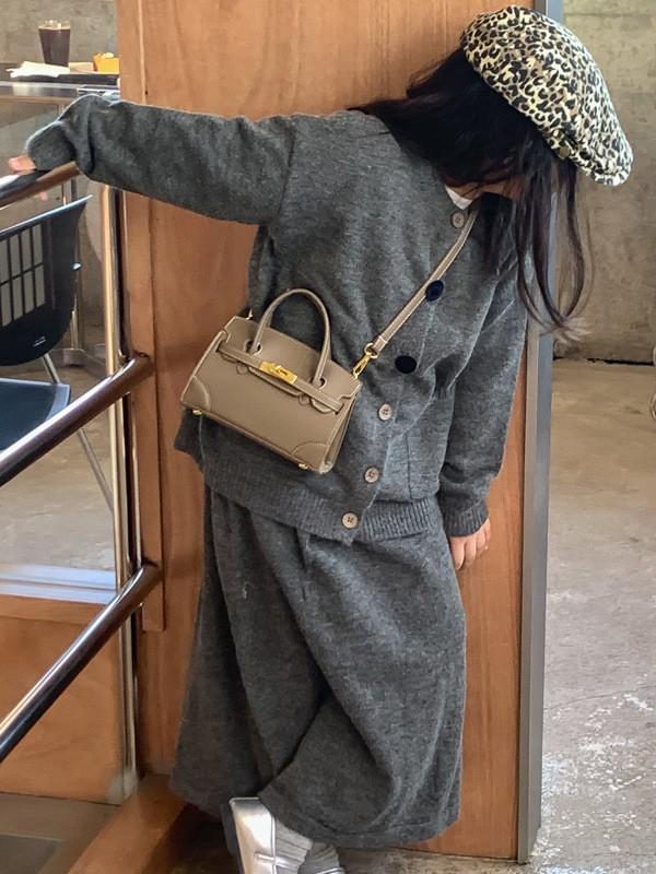 Sac à main de mode haut de gamme Automne/Hiver 2025: Sac bandoulière simple et polyvalent à fermeture à loquet pour femmes