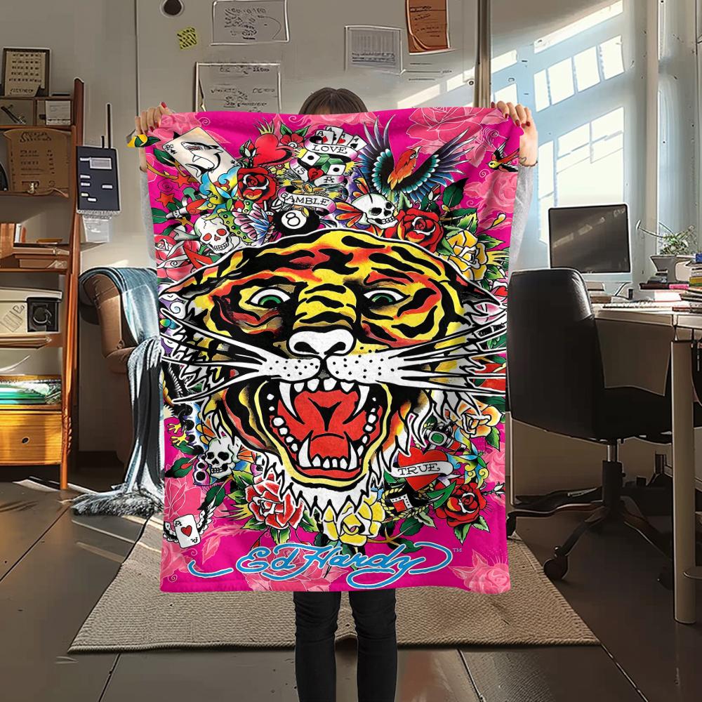 1Pc Hardy Tattoo Print Flannel Blanket, High quality Comfortable for All Seasons, Home Decor, Warmth and Comfort, Perfect for Christmas Gifts