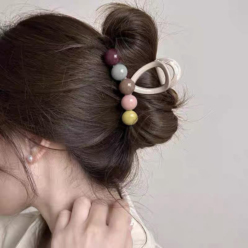 Cute Hairpins At The Back of The Hair Roots Coiled Hair and Shark Clip Headwear