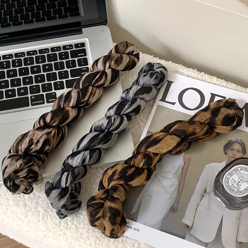 Vintage Spice Girl Style Leopard Print Scarf Women's Premium Sense Long Silk Scarf Yarn Thin Pure Desire Scarf Scarf Shawl