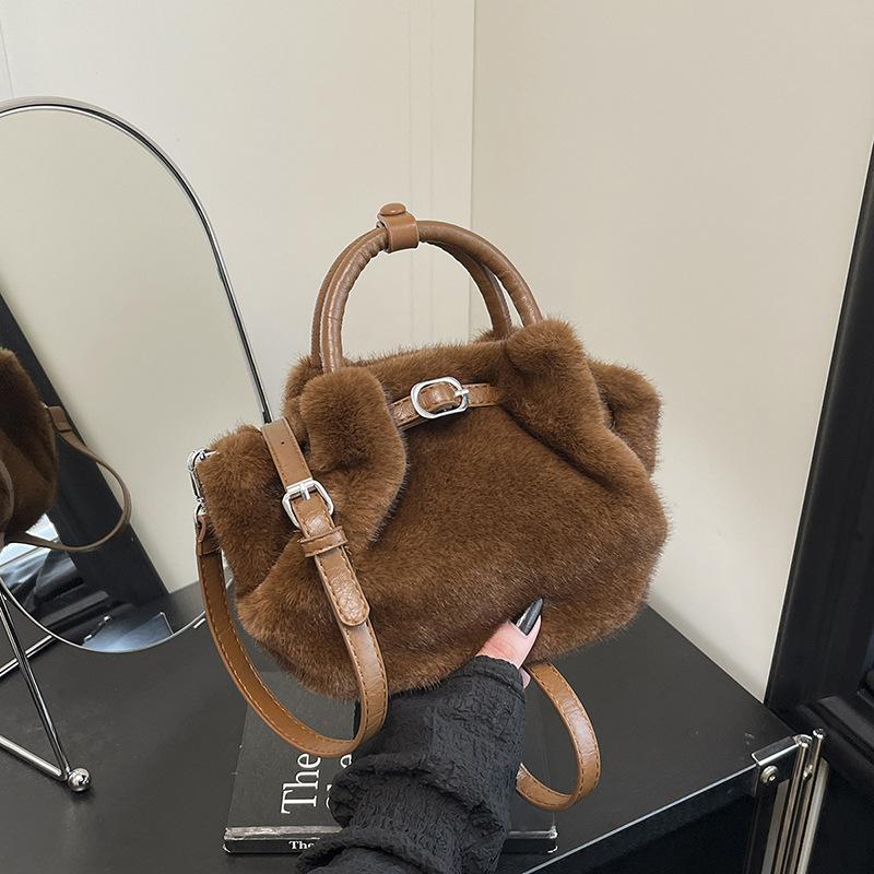 This Year's Popular Bag Women's Large-capacity 2025 New Autumn and Winter Versatile Plush Messenger Bag Casual Portable Tote Bag