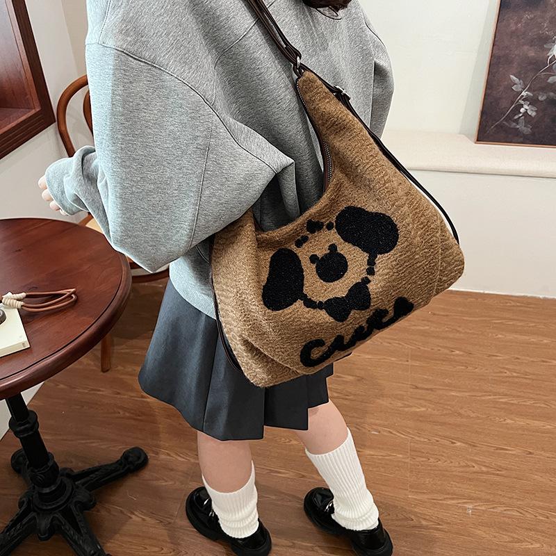 

Мультяшная вышитая сумка-тоут осенне-зимней моды плюшевая женская сумка большой вместимости шерстяная сумка портативная сумка через плечо 33*15*30