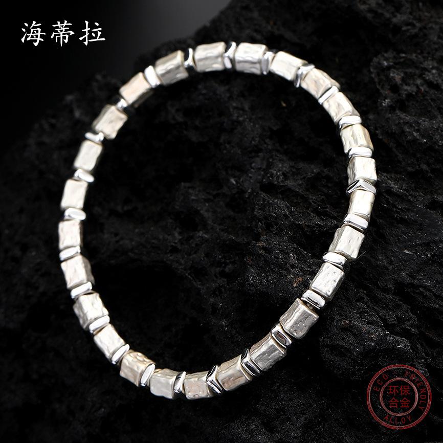 Neues silbernes quadratisches umweltfreundliches Legierung elastisches Armband, kleines klares vielseitiges Modearmband für Damen