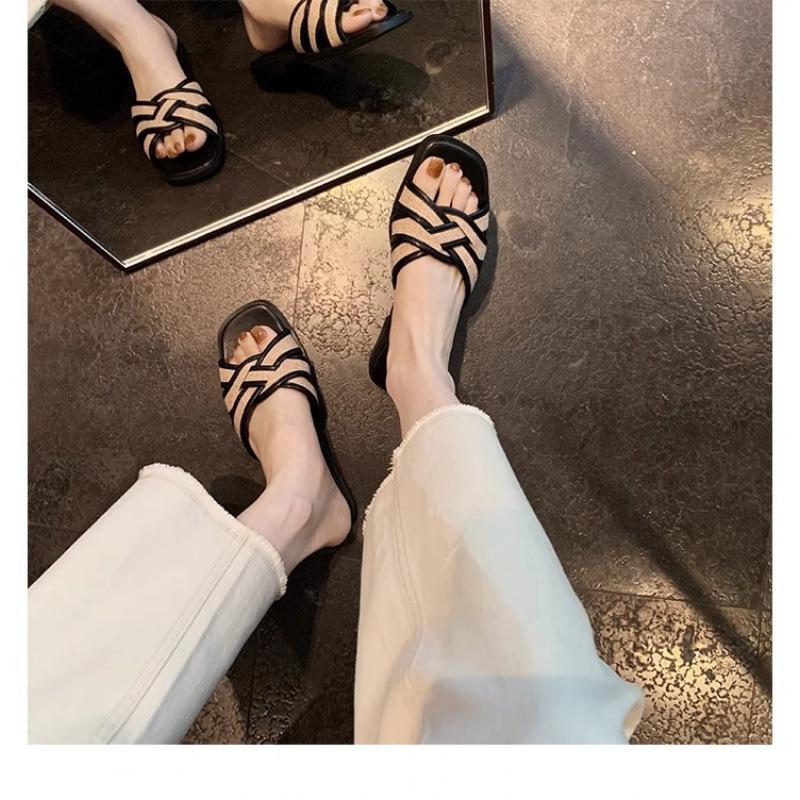 Casual square head color matching cross-strapped straw-woven flat-bottomed cool slippers