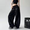Sommerliche bestickte Plissee-Freizeithose für Herren Streetwear Amerikanische Fallschirm-Utility-Hose mit weitem Bein und geschwungener Silhouette