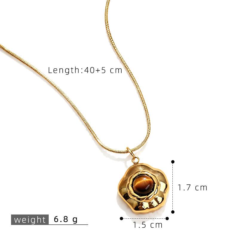 Women's Retro Tiger Eye Pendant Necklace - Luxury Titanium Steel Clavicle Chain, Non-Fading, Versatile Fashion Accessory