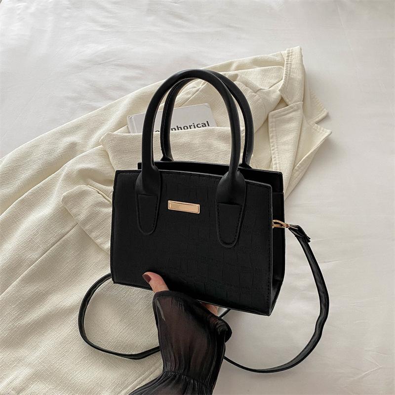 New Niche Design Personalized Trendy One-shoulder Crossbody Bag Niche Design Beautiful Casual Handbag Small Square Bag