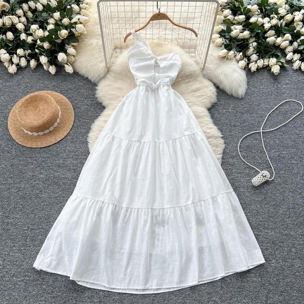 A Slimming Women's Dress with Off-the-shoulder Straps and Ruffles