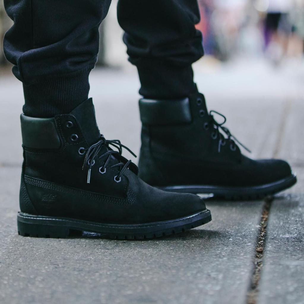 Classic Premium Waterproof Boots for Women TB18658A0011 Black [Timberland] 6-inch 8.5 / 25.5cm