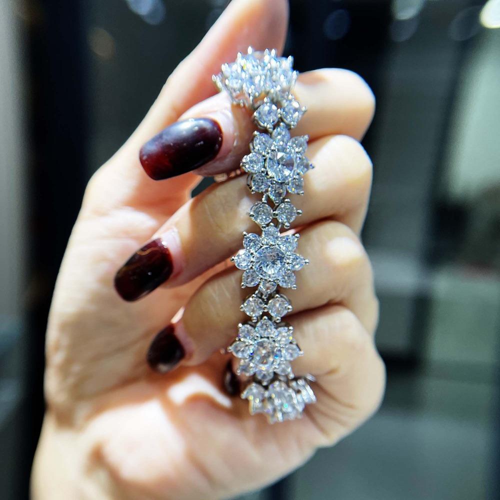 Elegant Sunflower Bracelet for Women S925 Silver Plated with Sparkling Zircon Flower Perfect Gift for Bestie