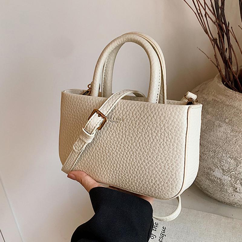 Темпераментная красная свадебная сумочка с текстурой личи — фото 6