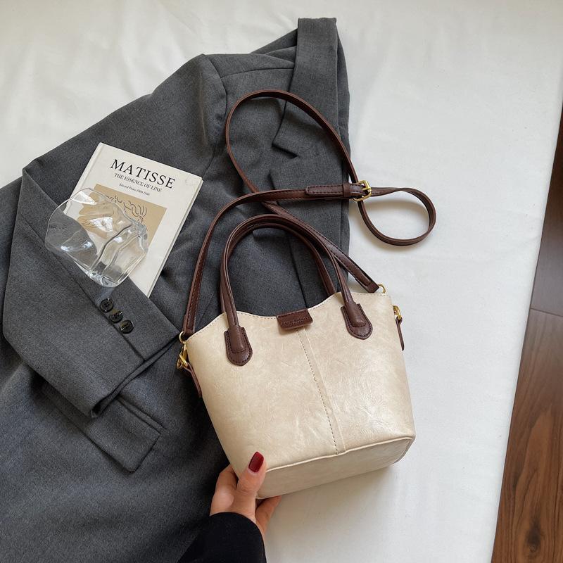 Hand bag women's 2025 new trendy high-end sense exquisite super fire commuter shoulder bag crossbody portable bucket bag