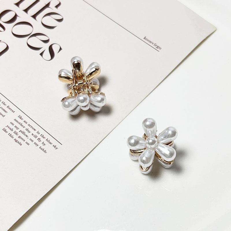 Utsøkte Metallblomst Hårklyper Luksuriøse Imiterte Perler Små Hårspenner Krabbe Hårnåler Barretter For Jenter Barn Hårtilbehør