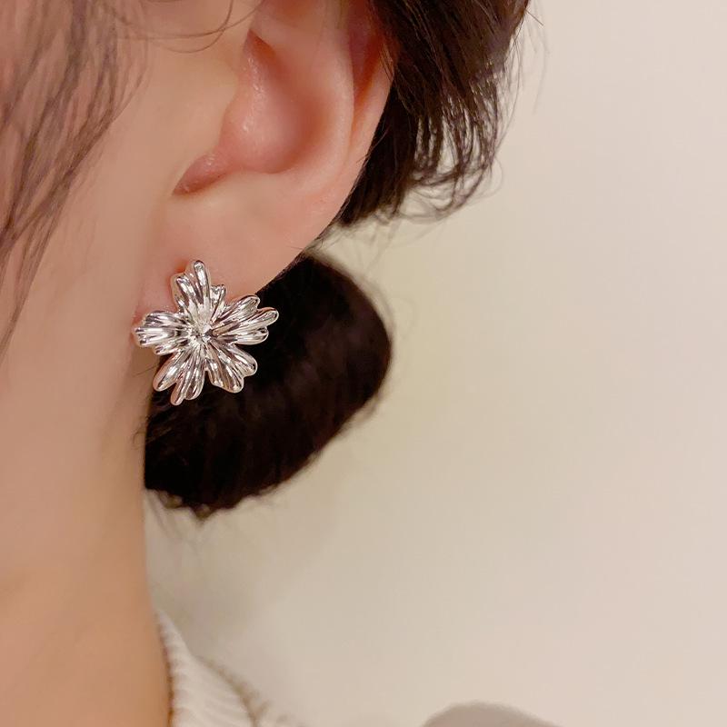 Simple Color-Block Metal Flower Stud Earrings: Unique Design, Two-Way Style, S925 Silver Posts