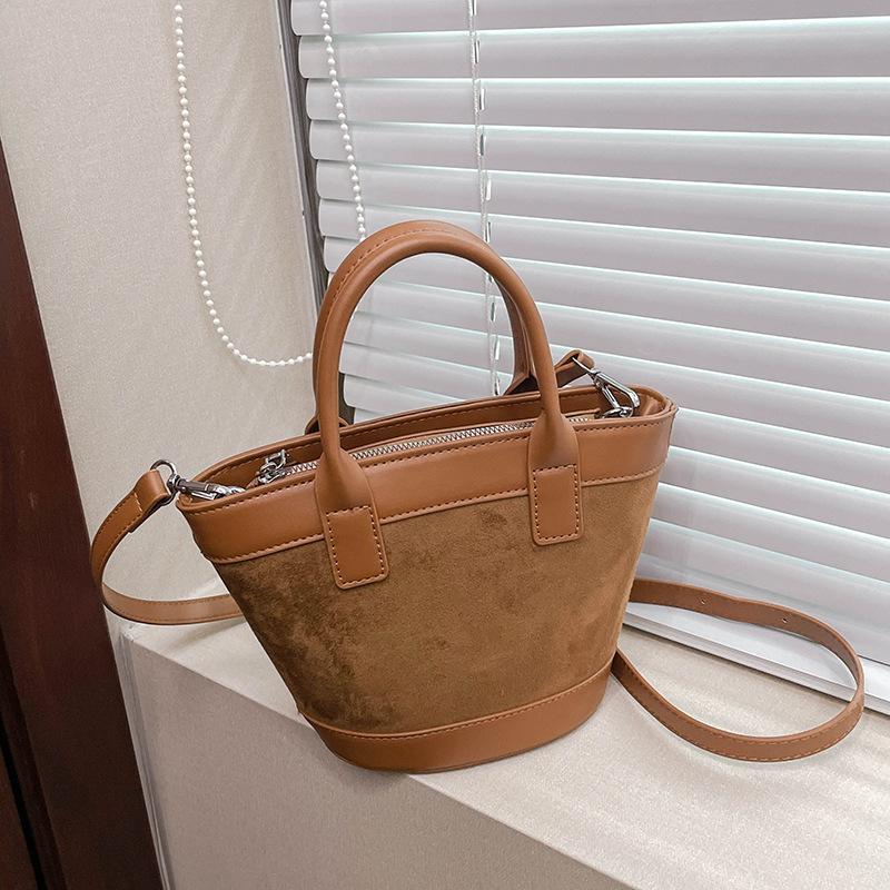 Women s bag premium sense light luxury bag oblique span bag women s large-capacity commuting shoulder bucket bag simple handbag bucket bag without pendant