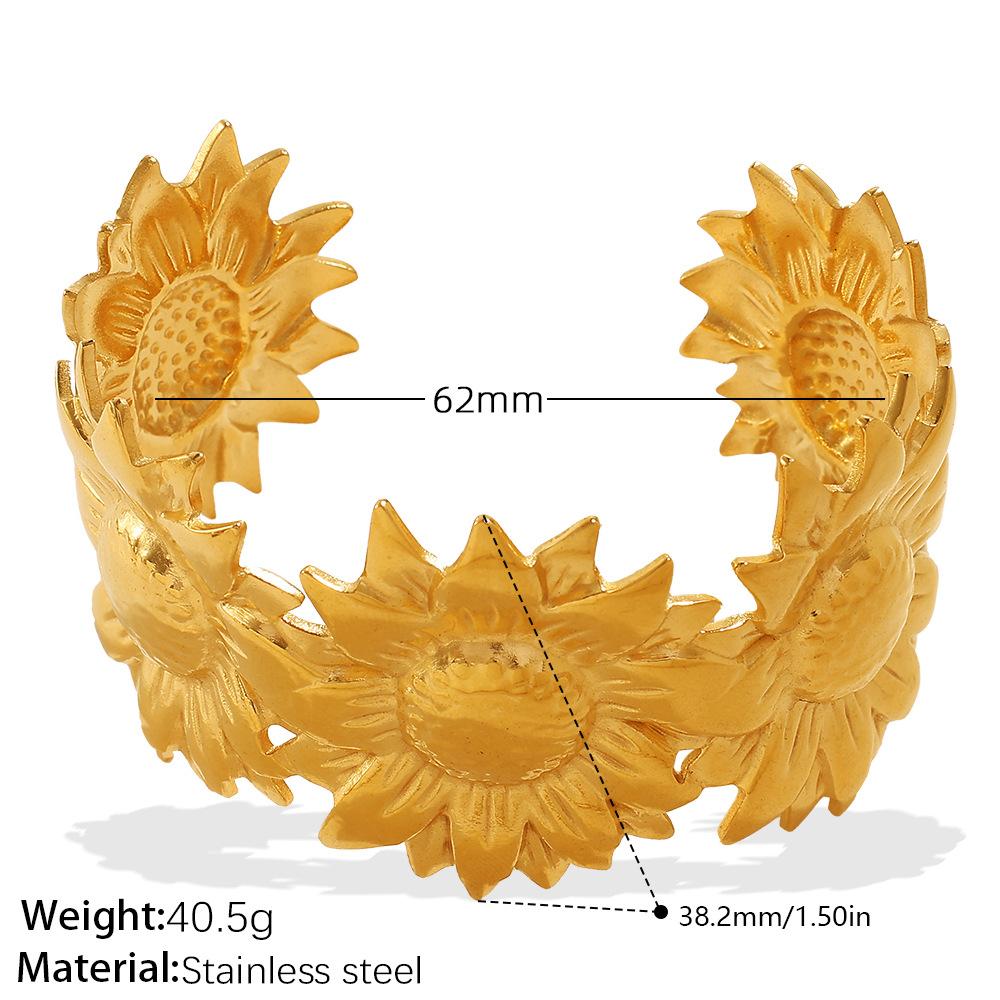 Hong Kong style retro exaggerated flower bracelet stainless steel gold-plated light luxury high-end bracelet jewelry women