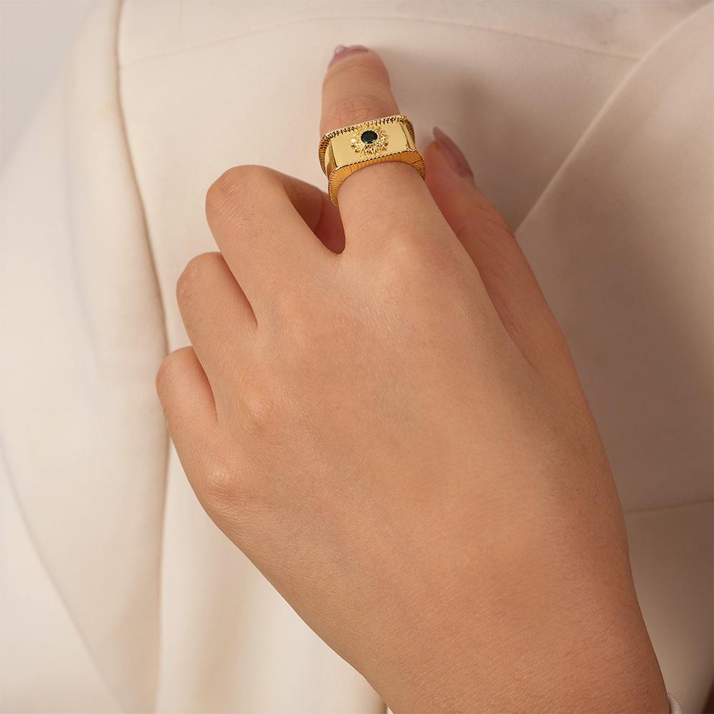 Retro Chinese Style Gold-Plated Copper Ring with Inlaid Zirconium Size 7