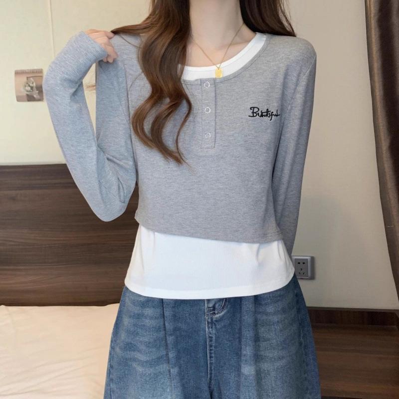 Two Long-sleeved T-shirts with Round Collars and Straight Shoulders Are Designed for Women in Autumn. They Are Unique and Slimming Tops