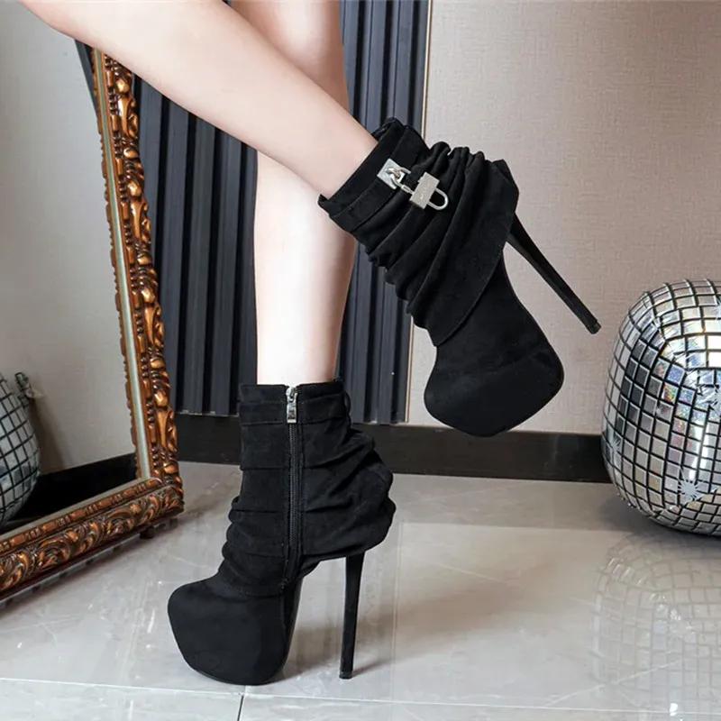 Móda Luxusní Značka Návrhář Plisování Zip Kovová Spona Platforma Kozačky Dámské Černé Kulatá Špička Extrémně Vysoké Podpatky Striptérka Boty na Pole Dance