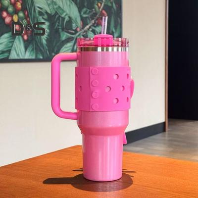 Capa de Bota para Copo de Água para Copo Térmico Aventura Quencher 40oz Decoração DIY Reutilizável Capa de Garrafa de Silicone com Decoração de Laço Alça de Transporte