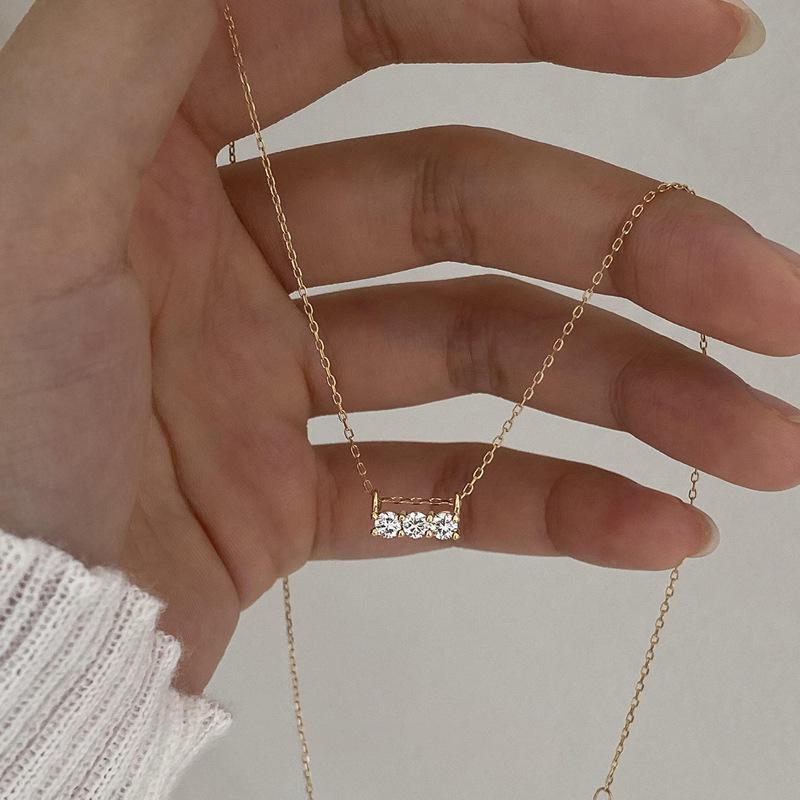 Unique 2026 Single Row Diamond Necklace for Women - Exquisite Luxurious Fashionable Collarbone Chain