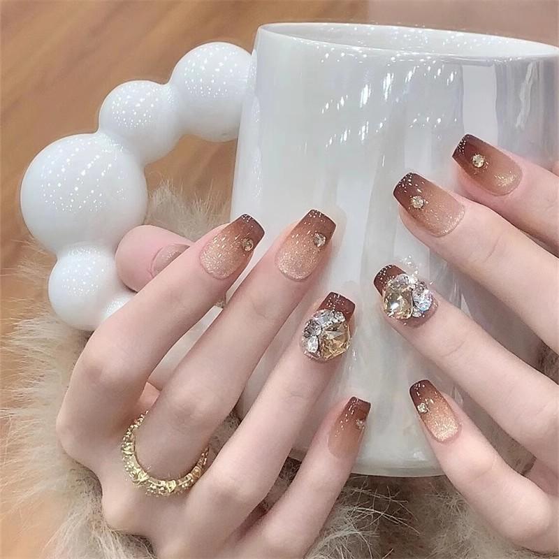 Wearable Nails Champagne Color Mid-Length Manicure Patch Ice-Clear Cat-Eye Sparkling Diamond Revealing White Fake Nails High-end Handmade Nails