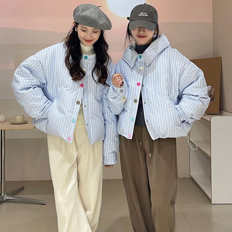 

Полосатая цветная куртка-пуховик короткой длины с пряжкой женская 2025 новый модный дизайн утолщенная маленькая куртка-хлебница для поездок на работу One Size небесно-голубой