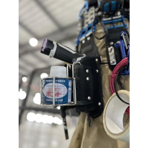 Niigata Seiki SK PVC Pipe Adhesive Holder with Legs, 100g Capacity, ASK-P0