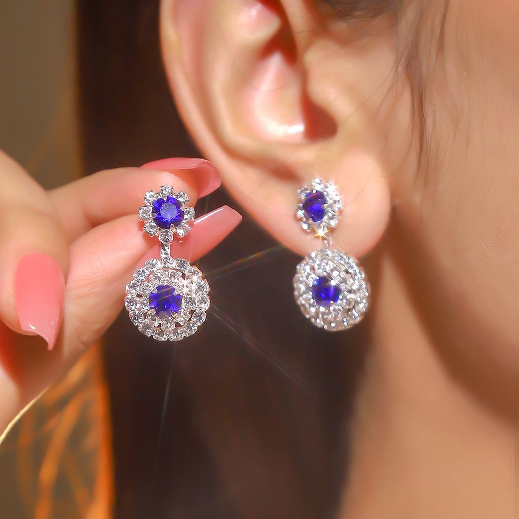 1 Pair Of Fashion Sparkling Full Diamond Snowflake-Shaped Earrings Female Light Luxury Style Fashion Earrings Simple Luxury Female Earrings