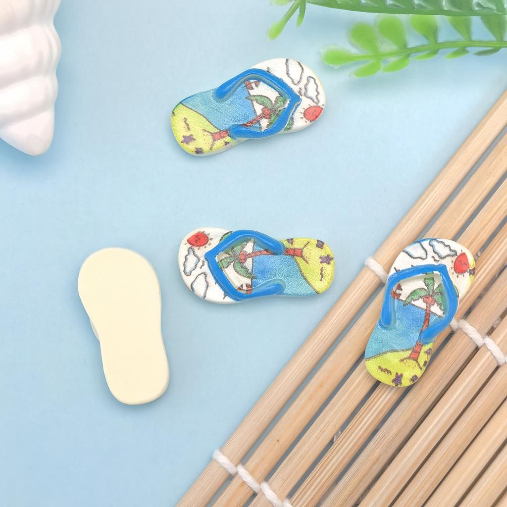 100pcs Simulation Slippers Summer Beach Miniature Accessories Mini Resin Slipper Model Toys for Doll House Shoes Slime Charms